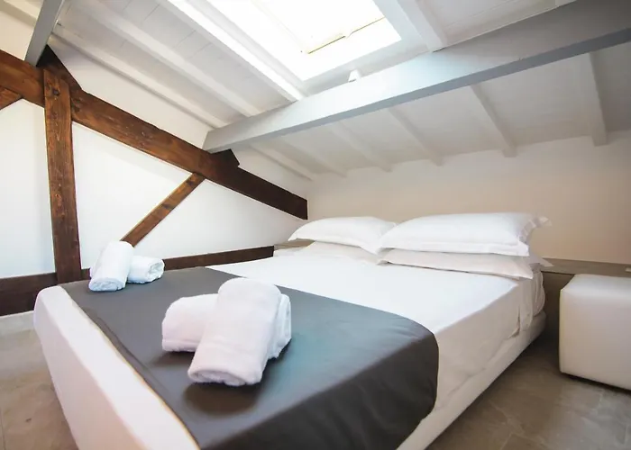 Maison Du Port 42 Bed & Breakfast 3*