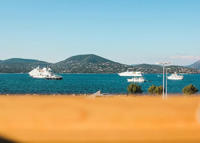 Bed & Breakfast Maison Du Port 42 3*